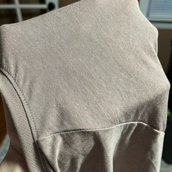 Beyond Yoga lavender long-sleeved Daydreamer Pullover Shirt in Chai - Picture 4 of 4